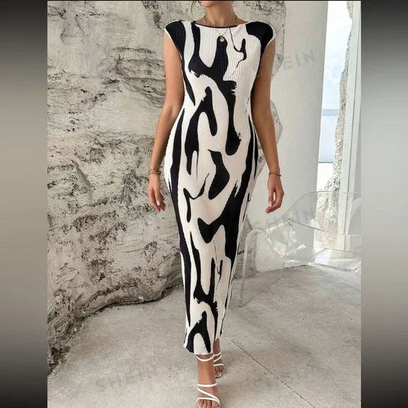 Prive Pleated Cream and Black Graphic Print Dress - Picture 1 of 5